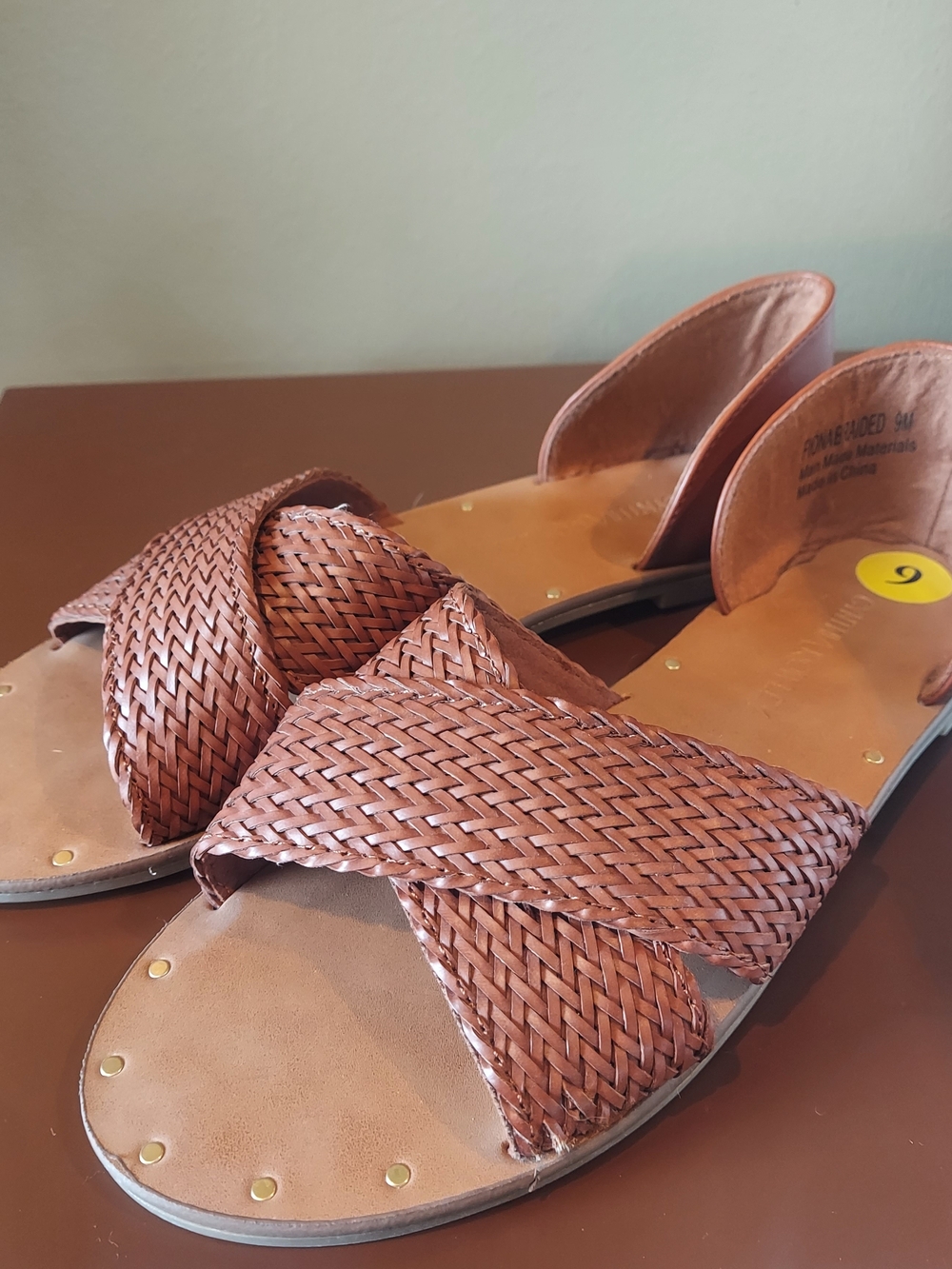 NWOT Cynthia Rowley Woven Crossband Flat Sandals in Brown Size 9